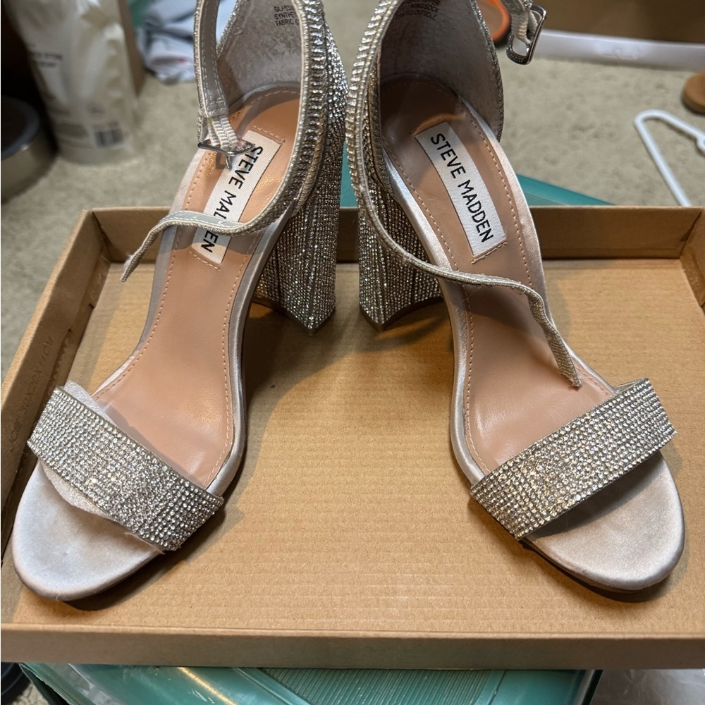 EUC Steve Madden Carrson-R Crystal shoes - Picture 2 of 8